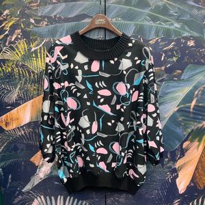 [르니앤맥코이]아코디언네크라인프린트블라우스MN05BL601_IC