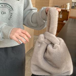 코코블랙 / 꼬임 밍크퍼 토트백