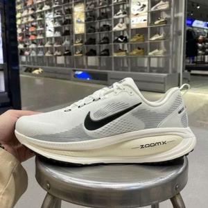 [나이키]보메로 18 엑스트라 와이드 데일리 러닝 운동화 (여성) IF0515-103