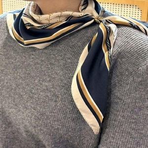 갤러리아_헤지스핸드백 HISC5E630N2 네이비 헤리아토 삼각링 실크 스카프 (