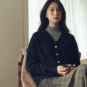 [앱섹][E.VSEG]앱섹 몽골 캐시미어 100% 여상 V 넥가디건