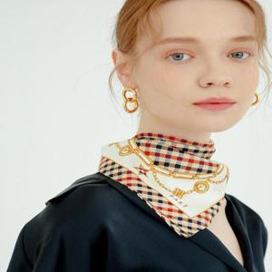 닥스 액세서리 [SILK100] 베이지 체크 패턴 스퀘어 실크스카프  (DCSC6E141I2)