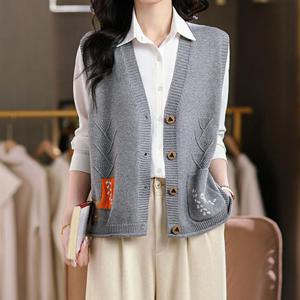 [유니제이] 레머 브이넥 자수 니트 조끼