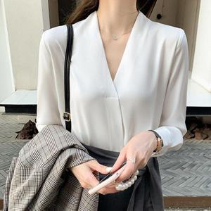 브이넥 여성 긴팔 블라우스 출근룩 오피스룩 쉬폰블라우스