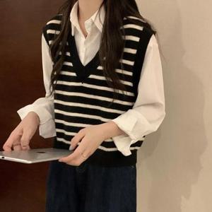 [오노마] ONM 브이넥 단가라 조끼 패션 니트  봄가을