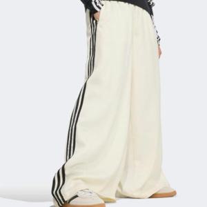 갤러리아_[ADIDAS](여성용)아디컬러 새틴 와이드 레그 트랙 팬츠/KD2542