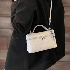 [신상오픈런]여성용 귀여운 골드 아일렛 손잡이 미니 레더 크로스백