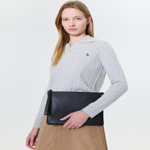 헤지스 액세서리 여성 [스테디셀러]블랙 로고장식 가죽 클러치백  (WIBA4F940BK)