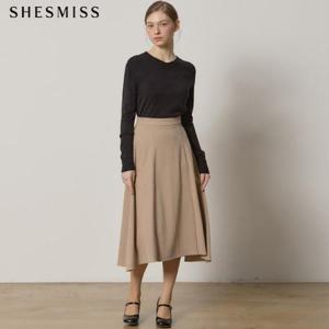 [쉬즈미스(SHESMISS)] 리치 볼륨 언발란스 플레어 스커트 (택가격:168000원)