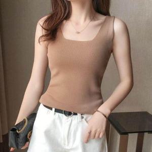 [에이치플러스몰]받쳐입기 좋은 슬리브리스 스퀘어 민소매 나시