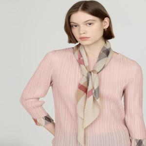 닥스 여성 [D-PLEATS][스카프 세트] 핑크 슬림핏 긴팔 플리츠 티셔츠 (DLTS5BP27P1)