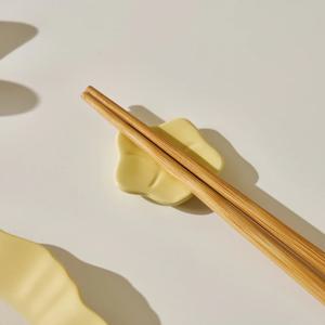 L 꽃바람둥둥 꽃모양 젓가락받침