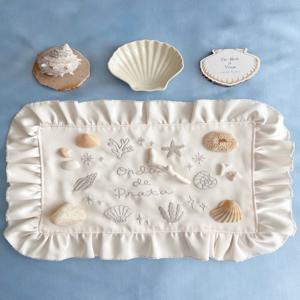 ondas de prata 새틴 자수 프릴 매트 은빛파도 일러스트 모조핀 조개 바다 여름