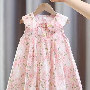 TEMU 여름에 완벽한 토끼와 플로럴 디자인의 스타일리시한 여아용 드레스입니다. 가볍고 귀여운 공주 드레스는 핑크색의 넉넉한 주름과 녹색 잎사귀 프린트로 시골풍을 연출합니다. 장난기 넘치는 인형 코디가 함께 제공됩니다.