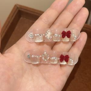 TEMU 10피스 핸드메이드 DIY 골든 캣아이 효과 손톱, 고광택 장식과 입체 벨벳 리본 액세서리. 짧고 탈부착 가능한 재사용 손톱으로 섬세하고 귀여운 데일리 룩 완성. 새로운 프레스온 네일 세트는 착용 보조 도구 키트 포함, 데이트나 선물로 이상적