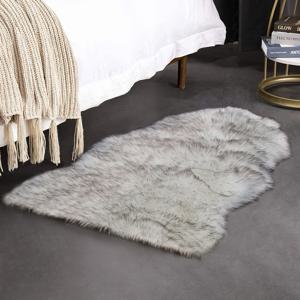 TEMU 인조 에리어 러그, 푹신하고 두꺼운 플러시 흰색-회색 끝단 비정형 양가죽 러그, 침실 침대 옆, 바닥, 거실용 매우 부드러운 기계 세탁 가능 샤ギ 매트