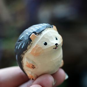 TEMU 작은 나무 조각 장식품 - 두 가지 다른 스타일 선택 가능. 수제 탁상용 장식품 및 가정 장식품, 크리스마스, 할로윈, 추수감사절과 같은 휴일 장식용으로 완벽