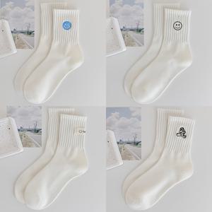 TEMU 2켤레 / 4켤레 / 5켤레 흰색 양말 여성용 미드 튜브 양말 가을 겨울 신상 스마일 얼굴 흡수 땀 통기성 좋은 인싸템 여성 스포츠 봄 긴 튜브
