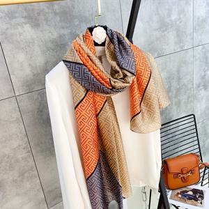 TEMU 고급스러운 새틴 여성용 스카프, 빅사이즈, 얇고 따뜻함, 새틴 스타일 인조 소재, 체크무늬 프린트의 롱 빈티지 스타일, 다용도 빅 스카프 (장식용), 에어컨 방에 적합, 숄, 해변 여행용