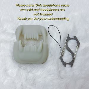 TEMU 유니크한 3D 호랑이 이빨 에어팟 케이스 (실리콘 재질), 할로윈에 완벽. 애플 에어팟 모든 모델 (Pro/Pro 2/1-4세대)에 적합한 보호 커버이며 미끄럼 방지 및 낙하 방지 기능을 제공합니다. 스타일리시한 액세서리입니다.