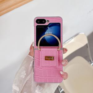 TEMU 갤럭시 Z 플립 7 전용 스타일리시한 유니크 폰 케이스, 멀티컬러 악어 디자인과 대형 D형 메탈 버클, Z 플립 6, Z 플립 5 호환, 여성을 위한 보호와 패션 감각을 동시에 제공