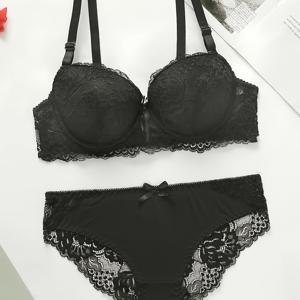 TEMU 여성을 위한 유럽 및 미국 패션 레이스 브라 세트 1세트. 가벼운 탄성의 언더와이어 컵, 탈착 불가능한 패딩, 레이스 백 클로저, 그리고 매칭용 T팬티가 특징입니다.