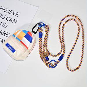 TEMU 미니 백팩 펜던트 디자인의 코인 지갑 2개 세트. 트렌디한 3-In-1 컬러풀 휴대폰 끈 (스마일리 얼굴 손목 스트랩 포함), 대비되는 색상의 휴대용 넥밴드, 탈부착 가능.