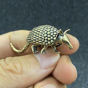 TEMU 수집용 피규어, 할로윈 아마디요 브라스 조각상 장식품 - 동료를 위한 축제 선물, 사무실 책상 또는 거실 장식에 적합, 이상적인 크리스마스 장식, 홈 데코, |축제 장식| 섬세한 조각, 할로윈 장식