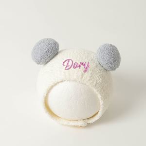 TEMU 1개 맞춤형 귀여운 비니, 가을과 겨울용, 이름과 이니셜로 커스터마이징 가능, 귀덮개 디자인, 부드럽고 편안한 소재, 일상 착용, 휴일 장식, 파티, 외출, 야외 활동, 캐주얼 패션 스타일에 적합, 손세탁 가능, 두껍고 따뜻한 야외 액세서리, 추운 겨울을 위한 완벽한 동반자