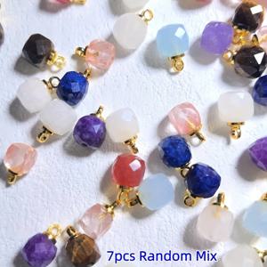 TEMU 7개 사각 컷 스톤 펜던트 세트 - 멀티컬러 파체트 비즈와 골든 톤 스페이서로 짝지어져 있으며 팔찌, 목걸이, 귀걸이와 같은 주얼리 제작에 적합합니다. 이 고품질 공예 재료는 초보자와 숙련된 공예가 모두에게 적합합니다.