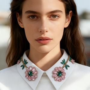 TEMU 핑크 로맨틱 플로럴 페이크 칼라 수제 스티치 럭셔리 아이템. 후드티, 스웨터, 드레스를 돋보이게 하여 베이직 아이템을 눈부신 아이템으로 변신시켜줍니다. 크리스마스, 발렌타인데이, 어머니의 날을 위한 완벽한 선물.