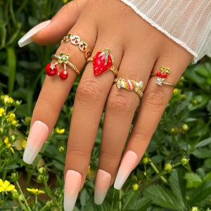 TEMU 스태딩용 5개 합금 드립 오일 워터 상감 링 세트. 스타일리시하고 귀엽고 섹시하며 캐주얼한 디자인으로, 체리, 딸기, 사탕 색상이 특징이며, 휴가, 휴일, 파티 및 뮤직 페스티벌에 적합합니다.