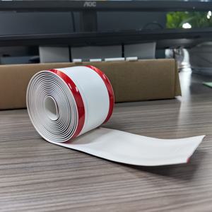 TEMU 네트워크 케이블 보호용 긴 와이어 보호 테이프 3미터/118.11인치 1롤, 오픈 와이어 압착 슬롯, 숨김 와이어, 케이블 보호대, 자가 접착 PVC 와이어 보호 스트립, 절연 와이어 보호 슬리브