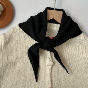 TEMU 여성을 위한 스타일리시하고 다재다능한 단색 삼각 스카프. 에어컨 방에서 캐주얼하게 착용하기에 완벽하며 장식용 목 따뜻이 역할도 합니다.