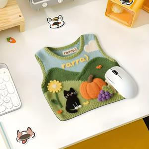 TEMU 귀여운 니트 스웨터 디자인 마우스 패드 - 게임 스타일의 정교한 픽셀 나무와 양 풍경, 미끄럼 방지 고무 베이스, 세탁 가능한 데스크 매트, 사무실, 가정, 기숙사, PC 및 컴퓨터 추가용 (레트로 비디오 게임에서 영감을 받음)