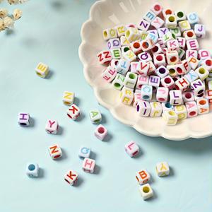 TEMU 600개 7mm 흰색 아크릴 알파벳 비즈, 'A-Z' 글자 사각 큐브 모양, 루즈 비즈 주얼리 제작, 창의적인 패션 팔찌, 목걸이, 폰 체인, 수공예품 및 귀걸이 추가에 적합