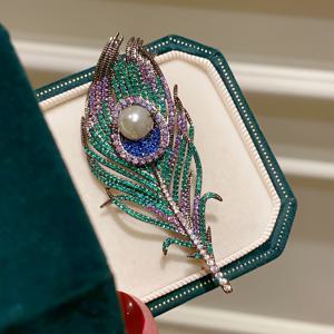 TEMU 빈티지 럭셔리 봉숭아 깃털이 돋보이는 고급 브로치. 파티 드레스를 꾸미기에 완벽합니다.