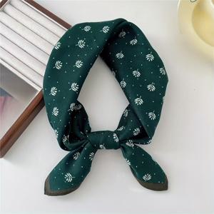 TEMU 다용도이며 우아하며 부드러운 벨벳으로 제작된 여성용 사각 스카프. 셔츠 장식 및 따뜻함 유지에 완벽합니다.