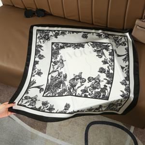 TEMU 여성을 위한 우아한 폴리에스테르 실크 스카프 1개 - 꽃무늬가 있는 70cm 제곱형 프린트 스카프, 통기성이 좋고 따뜻하며, 캐주얼한 주말 사용을 위한 다용도 헤드밴드 넥 스카프, 100% 폴리에스테르, 깃털 없음, 프린트 및 타이-다이 공예