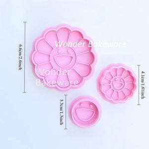 TEMU 귀여운 웃는 데이지 모양을 만드는 창의적인 쿠키 몰드. 활기찬 얼굴 디자인으로 선화 테마의 페이스트리 및 주방에서 디저트 준비에 이상적입니다.