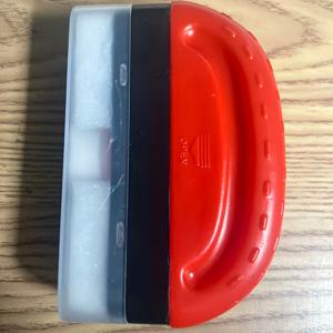 TEMU 멀티 기능 윈드쉴드 와이퍼 - 안개 및 물을 방지 - ABS 수지 바디에 스펀지 부착, 앞유리, 창문, 백미러 및 안경에 적합. 자동차 윈도우 디포거 기능, 컴팩트한 디자인