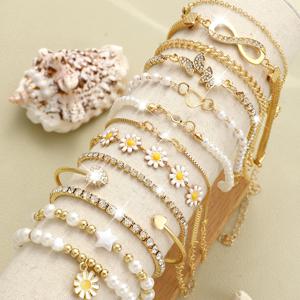 TEMU 13개 다층 쌓기 가능한 꽃, 별, 나비, 하트 라인스톤 스파클링 라운드 구슬 기하학적 숫자 8 인피니티 구슬 멀티 요소 체인 팔찌 세트, 패셔너블한 스타일, 우아하고 정교한 빈티지 디자인, 축제, 휴가, 파티, 데이트, 선물, 데일리웨어, 가을 및 겨울용