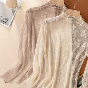 TEMU 이 2피스 세트는 레이스 탑이 포함되어 있으며, 매력적인 룩을 연출하는 반투명한 디자인입니다. 고탄력의 원단이 바디를 안아주어, 흐릿하고 몽환적인 효과를 연출하며 매끄러운 몸매를 강조합니다. 부드러운 원단은 바디에 부착되어 촉감이 좋지 않습니다.