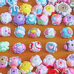 TEMU 15개입 헤비 오일 핑크 손그림 비즈, 연인, 파트너, 어머니, 친구를 위한 훌륭한 선물. 목걸이 추가, 비즈 재료, 폰 체인, 차량 걸이, 가방 스트랩에 완벽하며 팔찌, 귀걸이, 키체인에 적합합니다.