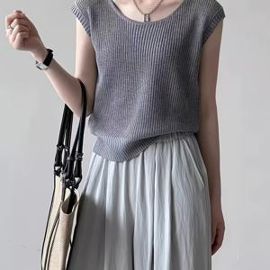 TEMU 여성 빈티지 문학 스타일 민소매 탑, 단색 라운드넥 셔츠, 신축성 있는 원단으로 봄, 여름, 가을에 캐주얼하고 우아한 스타일을 연출합니다. 휴가 및 야외 복장을 위한 필수템으로, 스타일리시하고 미니멀한 디자인을 특징으로 합니다.