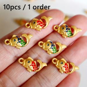 TEMU 새해 축제 행운 고이 부적 10개 - 좋은 운과 번영을 위한 금붕어 메탈 펜던트 - 의류, 신발, 가방, 장식품, 공예품 및 선물용 수제 패션 주얼리