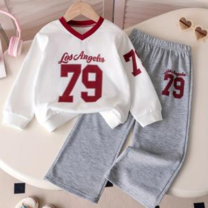 TEMU 여아용 투피스 가을 의상. 편안하고 캐주얼한 스포티 스타일의 V넥, 대비되는 색상, 로스앤젤레스 그래픽이 있는 긴소매 스웨트셔츠가 특징이며, 야외 활동에 적합합니다.