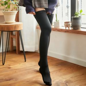 TEMU 여성용 블랙 벨벳 타이즈 하이 삭스 세트. 겨울철 보온 기능이 있으며, 일상복 및 특별한 행사 모두에 적합하게 디자인되었습니다. 이 긴 양말은 따뜻함과 편안함을 제공하여 추운 계절 동안 야외 활동에 이상적입니다.