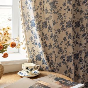 TEMU 싱글 엘레강트 빈티지 블루 로즈 프린트 커튼, 2D 플랫 프린팅, 태슬 및 로드 포켓 디자인으로 드릴링 불필요. 이 반투명 짧은 커튼은 주방용으로 완벽하며, 홈 데코에 러스틱 농가 스타일을 더합니다.