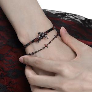 TEMU 다크한 감성의 스타일리시한 까마귀 팔찌. 달이 빛나는 스위트하고 쿨한 이중 레이어 체인으로, 고급스러운 Y2K 분위기와 독특함을 담고 있습니다.